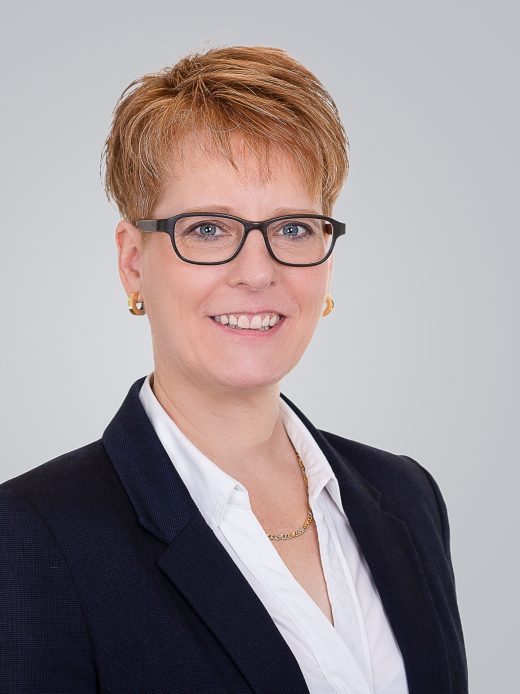 Claudia Bär - Assistentin der Bankleitung