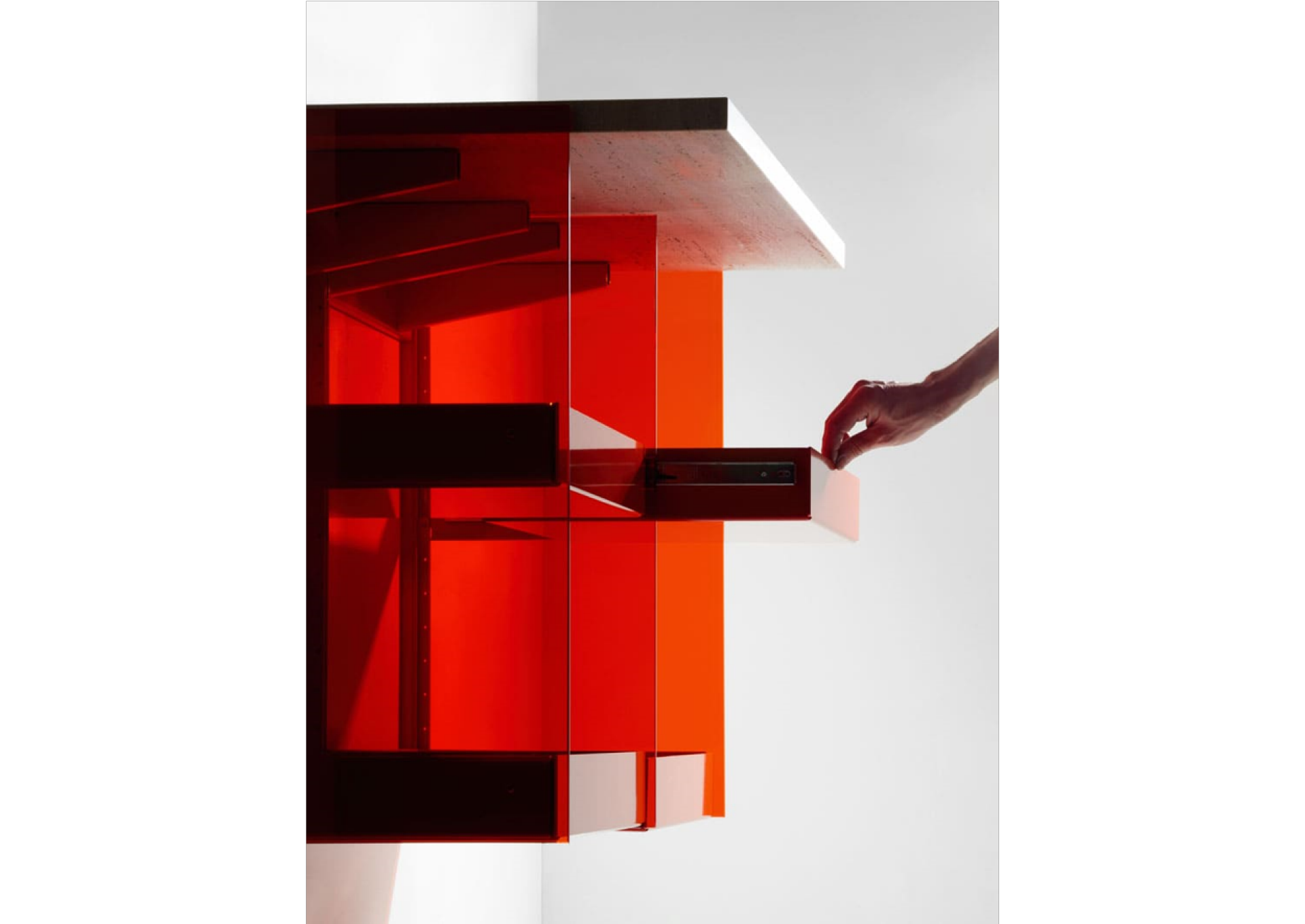 Das Möbelsystem «rgb» von Stefan Diez für Burgbad kann erweitert, kombiniert und mit Schubladen, Türen, Körben, Arbeitsplatten und Waschtischen ausgestattet werden.