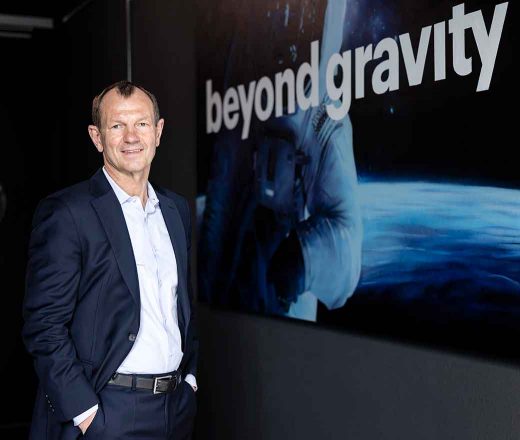André Wall devant le logo de Beyond Gravity