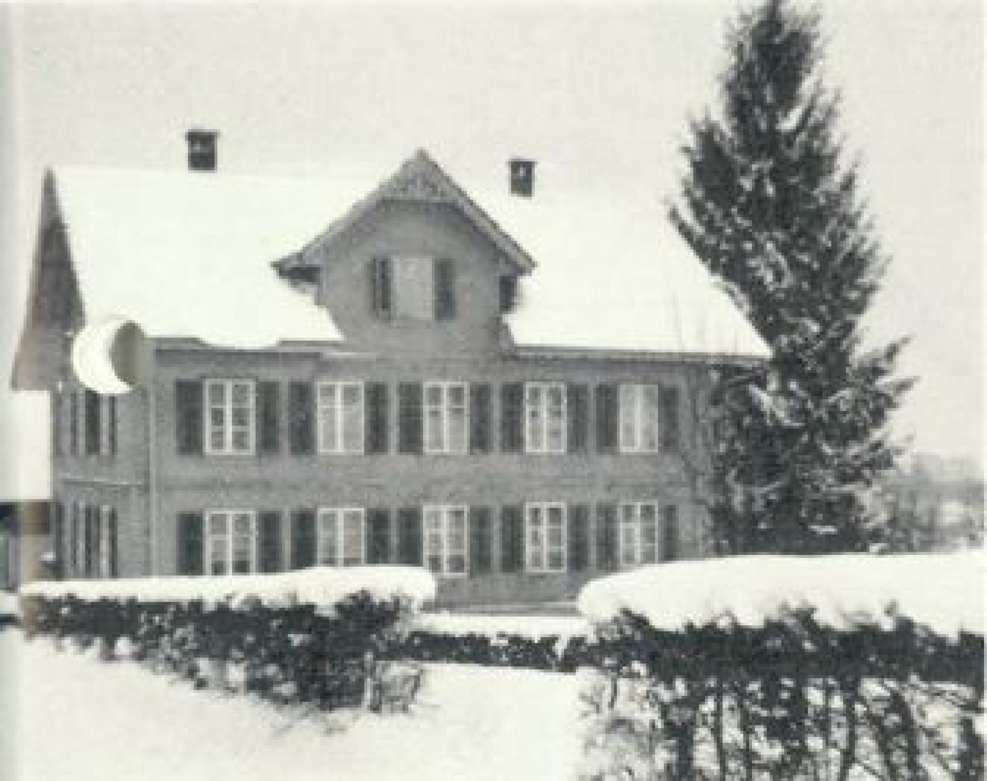 1923 - 1946: im Wohnhaus des Gemeindeschreibers 