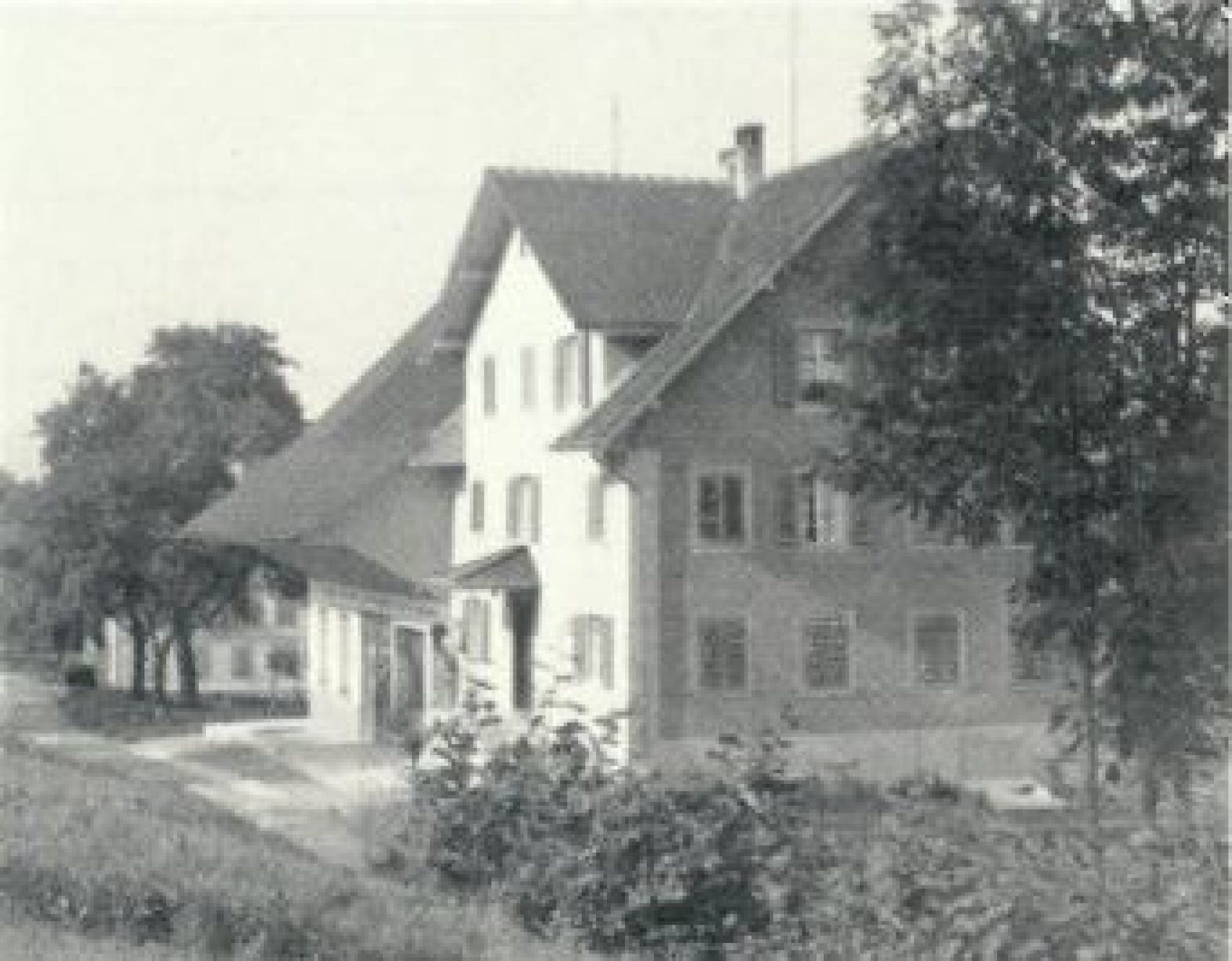 1946 - 1949: im Haus vom Kassier, später Garage A.+R. Kuhn AG, heute Überbauung Albisblick an der Luzernstrasse 13/15