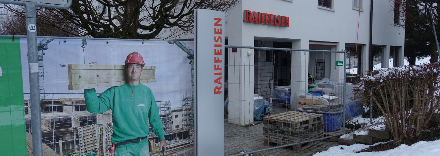 Die Baustelle wurde mit Gittern umzäunt.