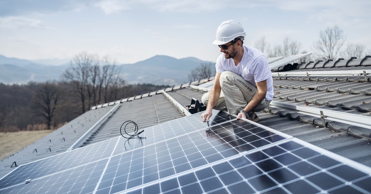 Fast jedes Gebäude in der Schweiz ist grundsätzlich für die Gewinnung von Solarenergie geeignet.